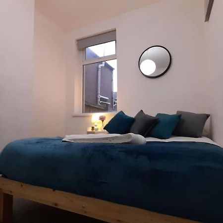 Spacious 4 Bedroom, Free Netflix, Central Location Cardiff Luaran gambar