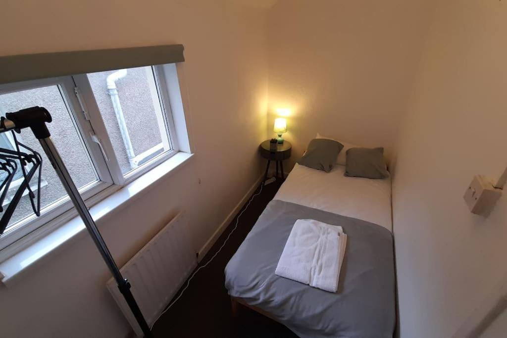 Spacious 4 Bedroom, Free Netflix, Central Location Cardiff Luaran gambar