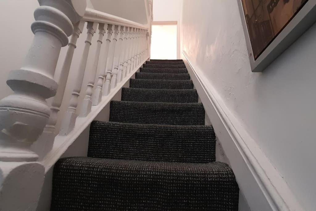 Spacious 4 Bedroom, Free Netflix, Central Location Cardiff Luaran gambar