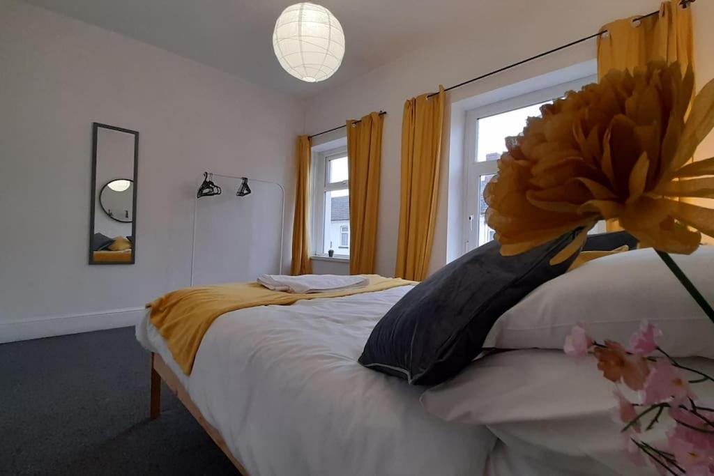 Spacious 4 Bedroom, Free Netflix, Central Location Cardiff Luaran gambar