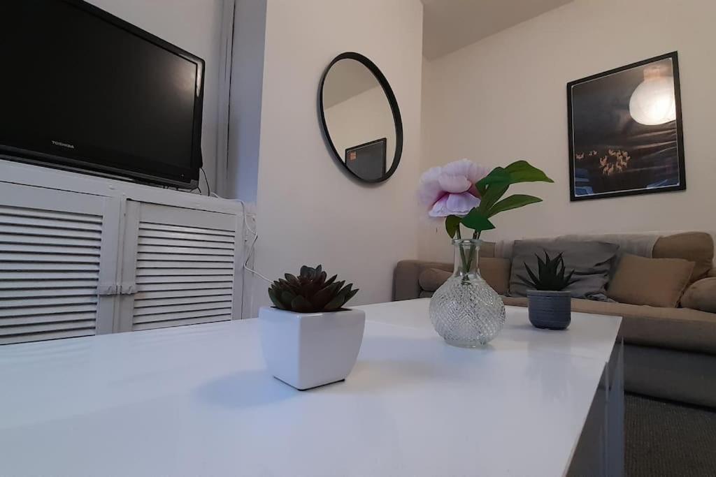 Spacious 4 Bedroom, Free Netflix, Central Location Cardiff Luaran gambar