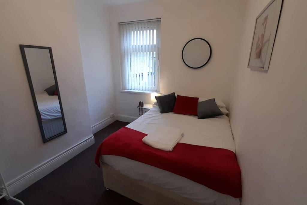 Spacious 4 Bedroom, Free Netflix, Central Location Cardiff Luaran gambar