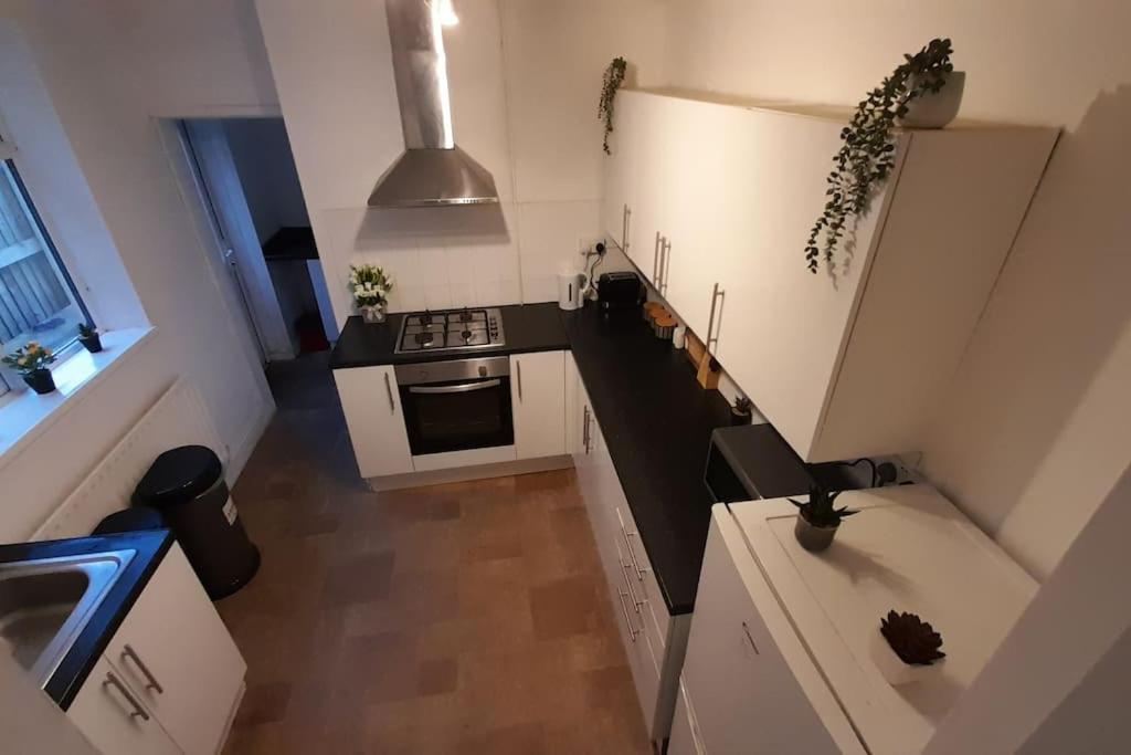 Spacious 4 Bedroom, Free Netflix, Central Location Cardiff Luaran gambar