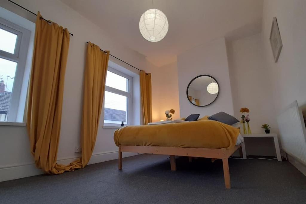 Spacious 4 Bedroom, Free Netflix, Central Location Cardiff Luaran gambar