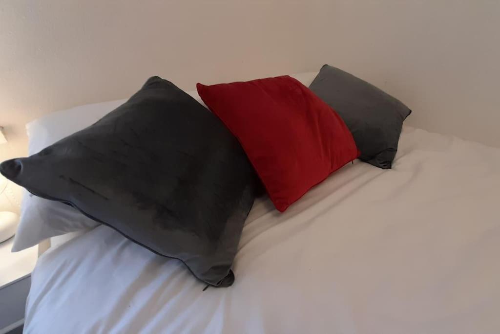 Spacious 4 Bedroom, Free Netflix, Central Location Cardiff Luaran gambar