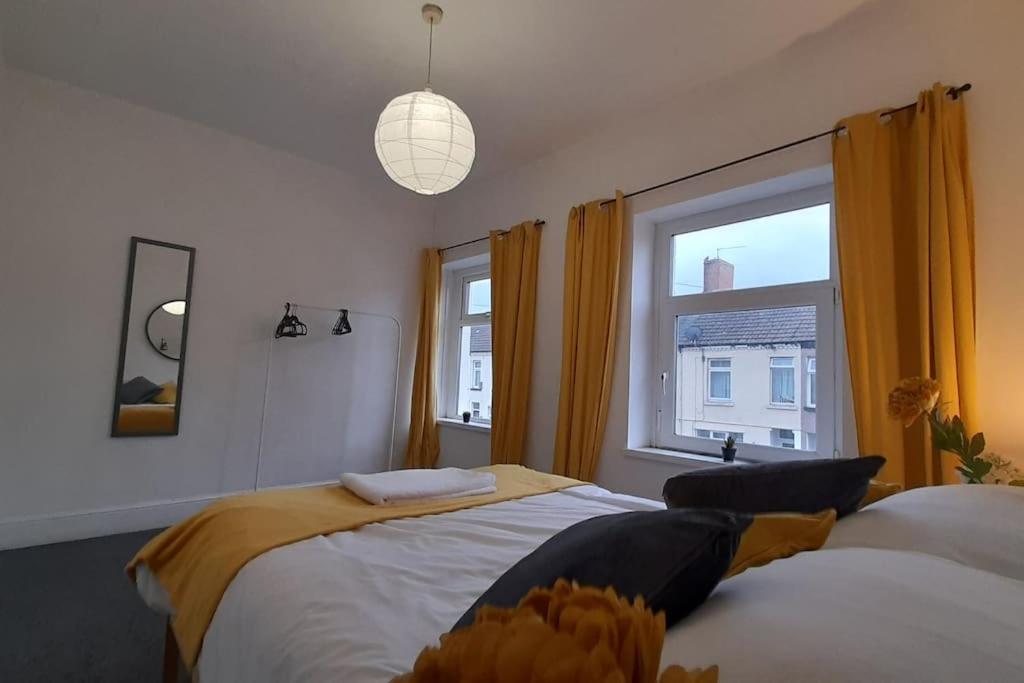 Spacious 4 Bedroom, Free Netflix, Central Location Cardiff Luaran gambar