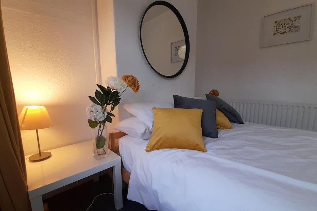 Spacious 4 Bedroom, Free Netflix, Central Location Cardiff Luaran gambar