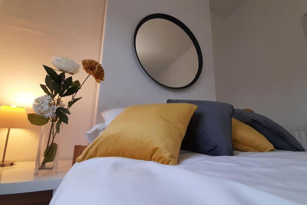 Spacious 4 Bedroom, Free Netflix, Central Location Cardiff Luaran gambar