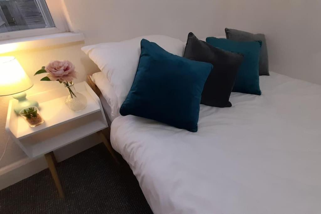 Spacious 4 Bedroom, Free Netflix, Central Location Cardiff Luaran gambar