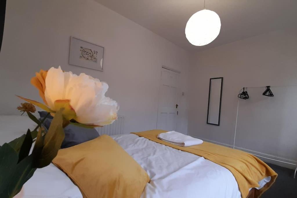 Spacious 4 Bedroom, Free Netflix, Central Location Cardiff Luaran gambar