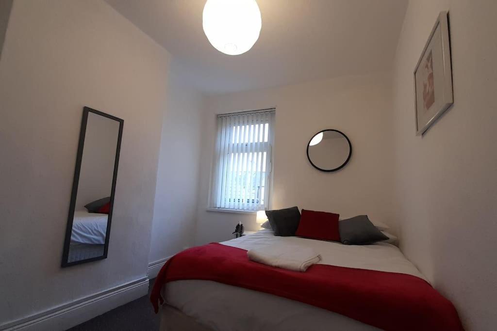 Spacious 4 Bedroom, Free Netflix, Central Location Cardiff Luaran gambar