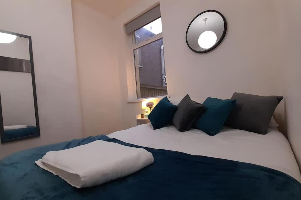Spacious 4 Bedroom, Free Netflix, Central Location Cardiff Luaran gambar