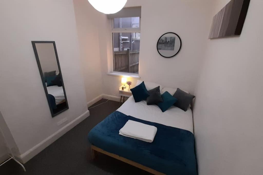 Spacious 4 Bedroom, Free Netflix, Central Location Cardiff Luaran gambar