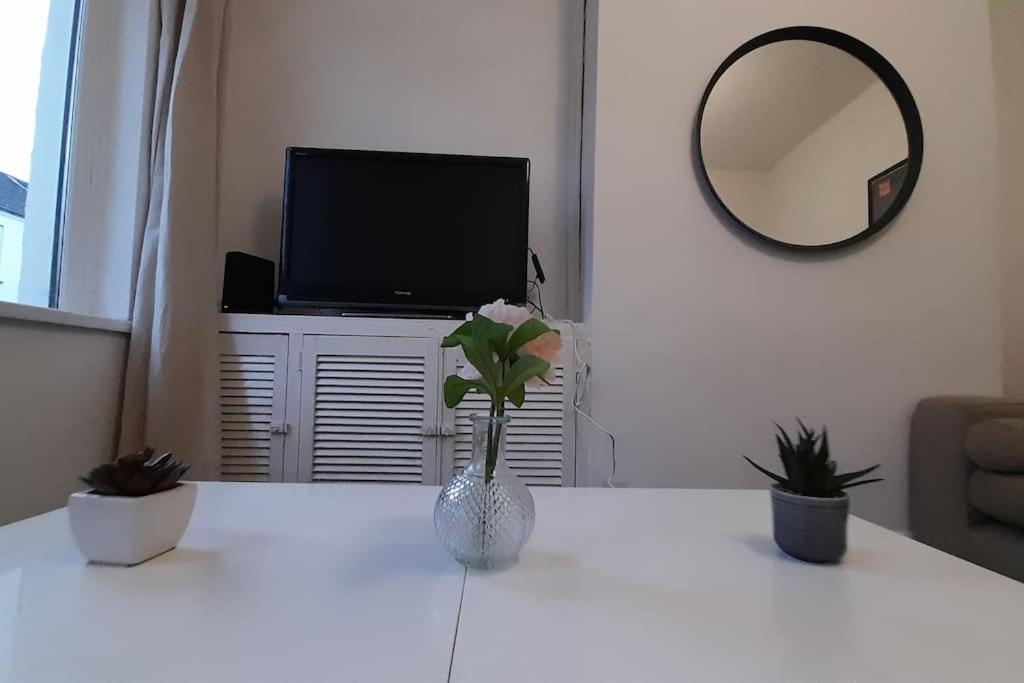 Spacious 4 Bedroom, Free Netflix, Central Location Cardiff Luaran gambar