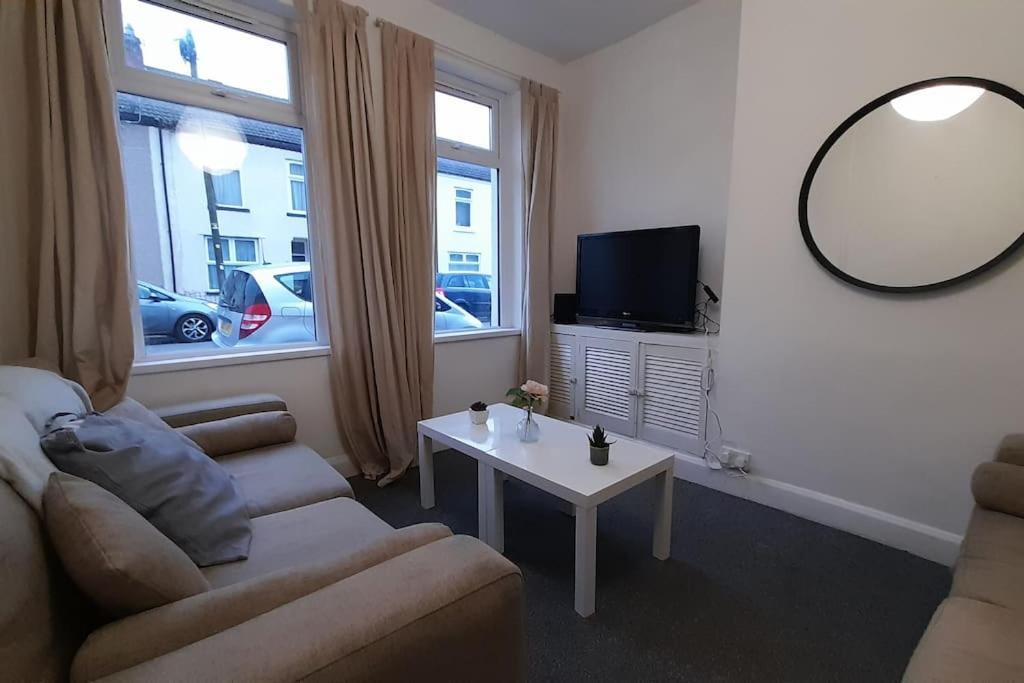 Spacious 4 Bedroom, Free Netflix, Central Location Cardiff Luaran gambar