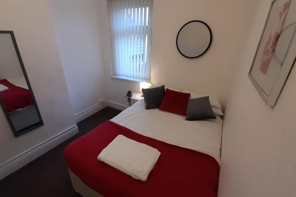 Spacious 4 Bedroom, Free Netflix, Central Location Cardiff Luaran gambar