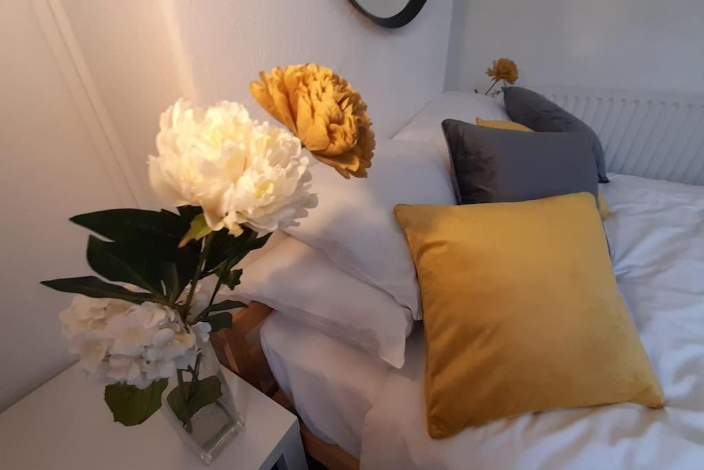 Spacious 4 Bedroom, Free Netflix, Central Location Cardiff Luaran gambar