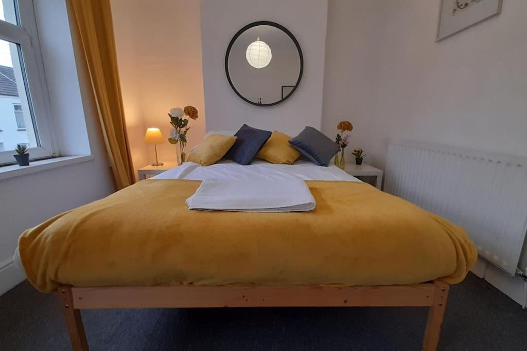 Spacious 4 Bedroom, Free Netflix, Central Location Cardiff Luaran gambar