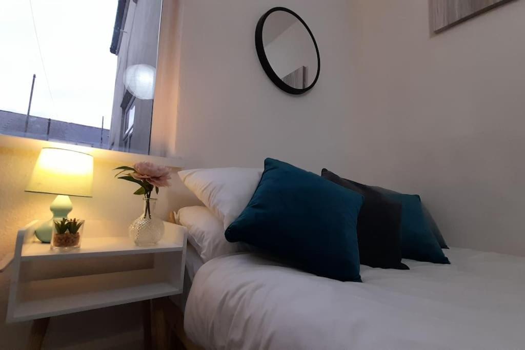 Spacious 4 Bedroom, Free Netflix, Central Location Cardiff Luaran gambar